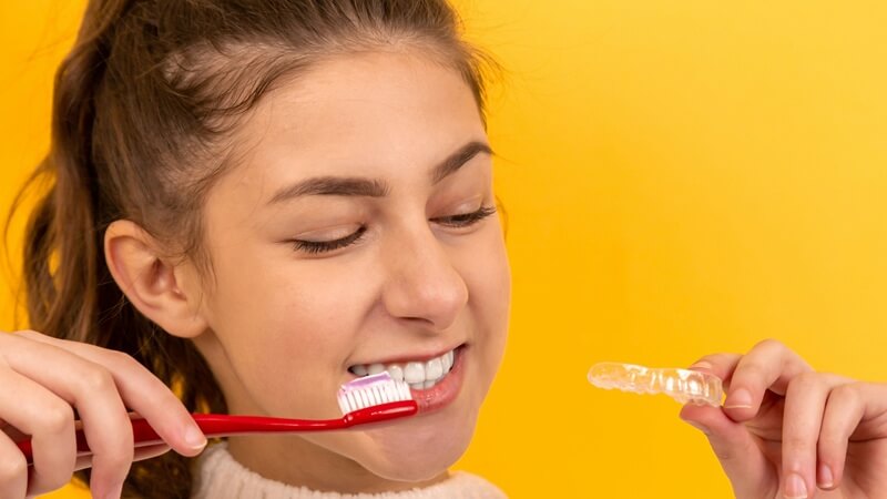 インプラントの痛みはいつまで続く?