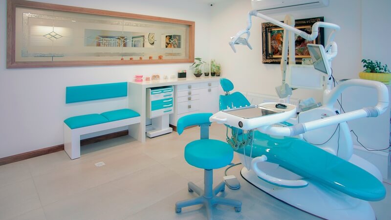 奥歯インプラントの治療が難しい理由