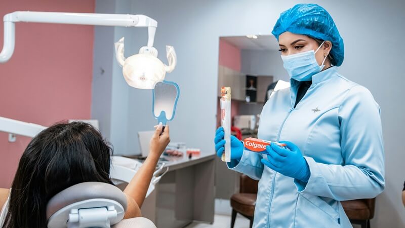 インプラントの痛みを防ぐために必要な3つのメンテナンス